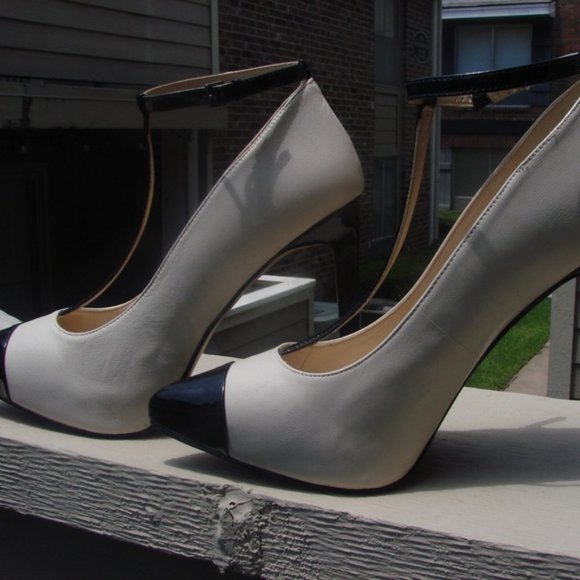 NINE WEST Lavish T-Strap Pumps Heels - Picture 12 of 13